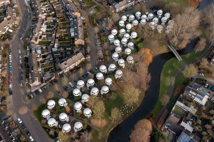<p><strong>Hollanda'nın en eski kentleri arasında yer alan ve Amsterdam'ın yaklaşık 80 km g&uuml;neydoğusunda yer alan Den Bosch, Orta &Ccedil;ağ'dan kalma yapıları ve sanat mirasıyla tanınsa da bu kenti &ouml;zel kılan bir detay &ccedil;ok konuşuluyor.</strong></p>
