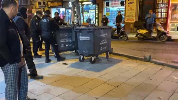 <p><span style="color:#A52A2A"><strong>&Ccedil;ARŞAFA SARILI CESET BULUNDU&nbsp;</strong></span></p>

<p>&nbsp;</p>

<p>Edinilen bilgiye g&ouml;re, Duatepe Mahallesi Kuyulubağ Sokak'ta saat 20.00 sıralarında <strong><em>&ccedil;&ouml;p konteynerinde &ccedil;arşafa sarılı bir ceset bulundu.&nbsp;</em></strong></p>
