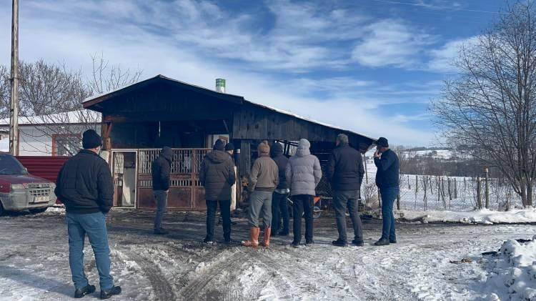 Yanan minib&uuml;s&uuml;n&uuml; izlerken kalp krizi ge&ccedil;irerek &ouml;ld&uuml;! Ateşi kendisinin yaktığı ortaya &ccedil;ıktı
