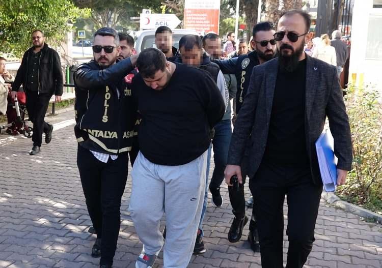 Antalya'daki kardeş cinayetinde yeni gelişme: Aynı aileden 7 ş&uuml;pheli adliyede