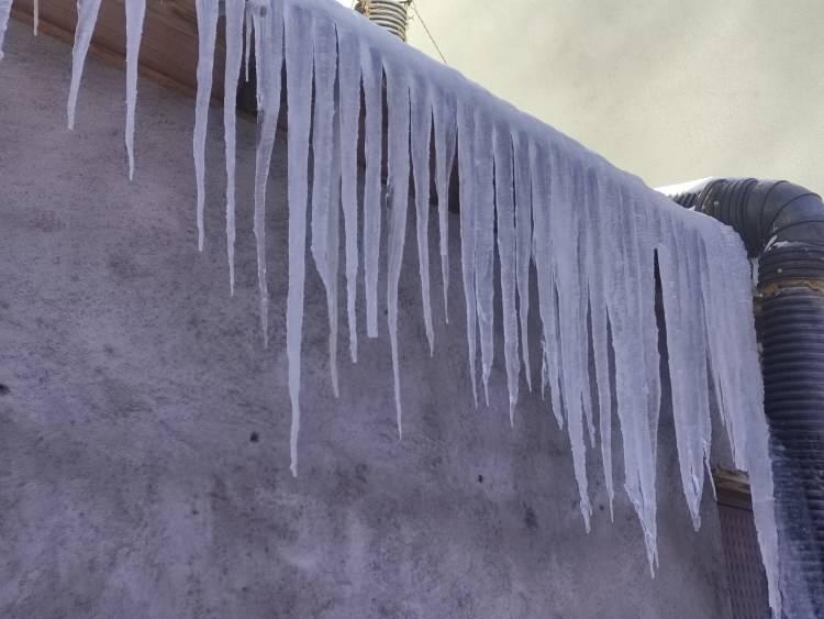 Ardahan'da hayat dondu: Termometreler eksi 27,4 dereceyi g&ouml;sterdi