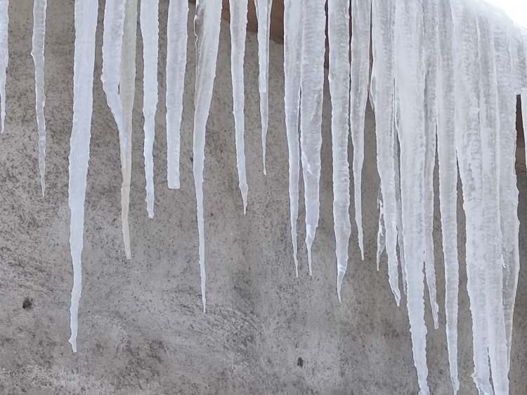 Ardahan'da hayat dondu: Termometreler eksi 27,4 dereceyi g&ouml;sterdi