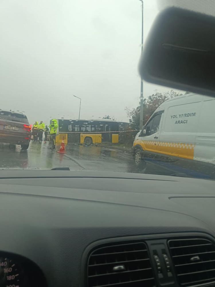 <p>Kaza saat 07.00 sıralarında İstanbul&rsquo;un Arnavutk&ouml;y il&ccedil;esi İslambey Mahallesi Kıbrıs Caddesi'nde meydana geldi.&nbsp;</p>
