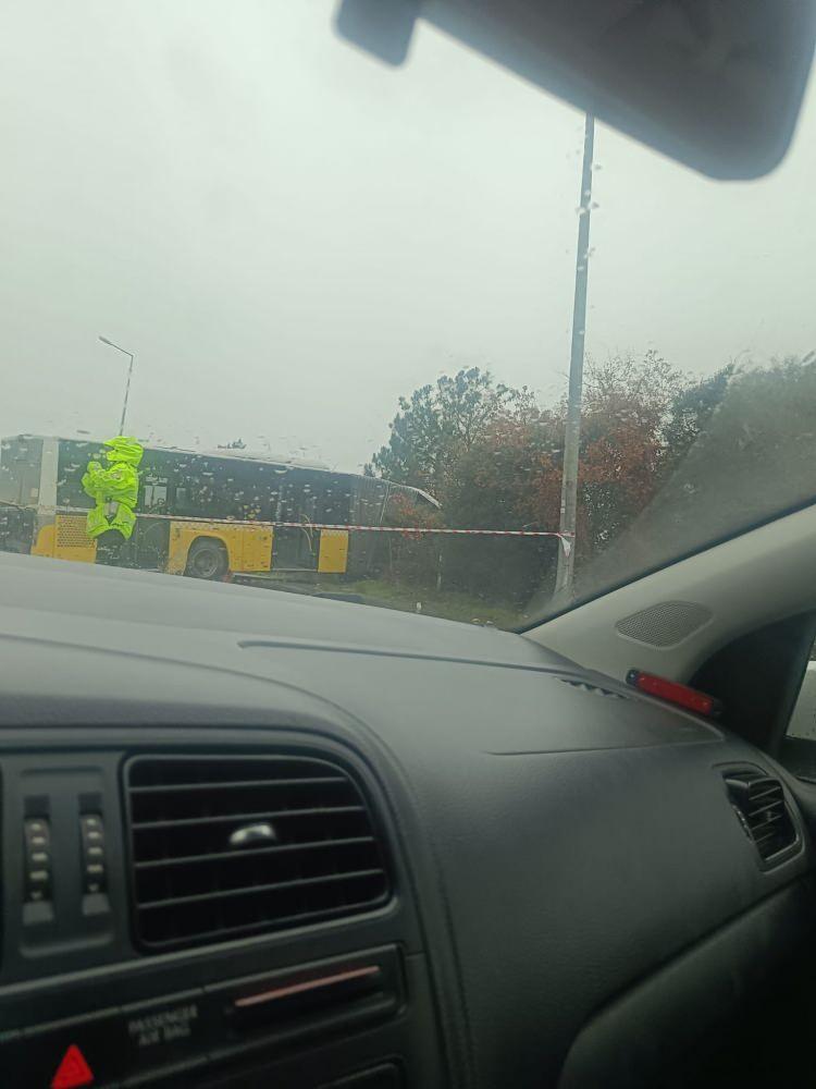 <p><strong><span style="color:rgb(178, 34, 34)">FACİANIN EŞİĞİNDEN D&Ouml;N&Uuml;LD&Uuml;</span></strong></p>

<p>Kazada &ouml;len ya da yaralanan olmazken, facianın eşiğinden d&ouml;n&uuml;ld&uuml;.&nbsp;</p>
