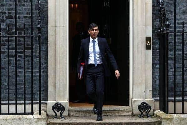 <p><strong><span style="color:#B22222">31)&nbsp; RISHI SUNAK&nbsp;</span> |&nbsp; 1.70 m</strong></p>

<p>&nbsp;</p>

<p><strong>Eski Birleşik Krallık Başbakanı</strong></p>
