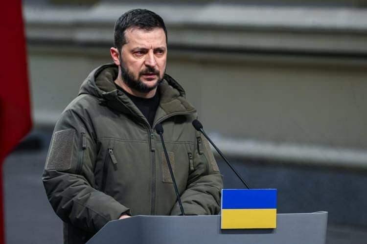 <p><span style="color:#B22222"><strong>30)&nbsp; ZELENSKY&nbsp; &nbsp;|&nbsp; 1.70 m</strong></span></p>
