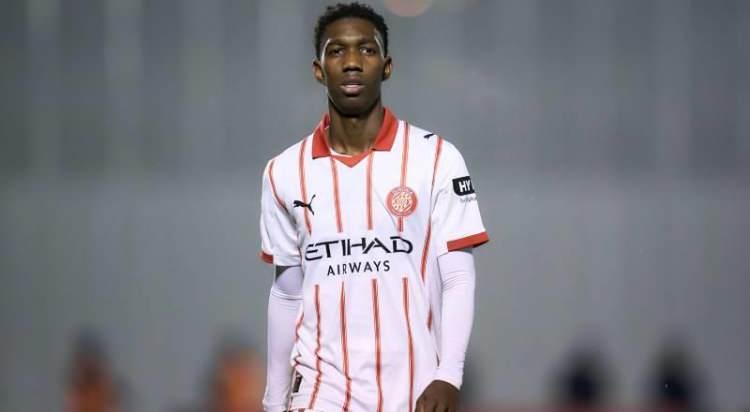 <p>Galatasaray, Girona'nın 22 yaşındaki kanat oyuncusu Yaser Asprilla'yı kadrosuna kattı.<br />
<br />
Kiralık olarak transfer edilen Kolombiyalı yıldızın satın alma opsiyonu 23 milyon Euro. Asprilla, kısa s&uuml;re i&ccedil;inde imza atmak i&ccedil;in İstanbul'a gelecek.<br />
<br />
(FOTOMA&Ccedil;)</p>
