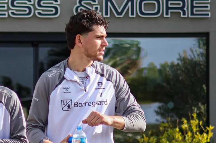 <p>Trabzonspor, Norve&ccedil;li golc&uuml; Karlsbakk'ın transferinde son aşamaya geldi.<br />
<br />
Sarsborg'la 5.5 milyonEuro karşılığında anlaşmaya varıldığı &ouml;ğrenildi. Oyuncunun kısa s&uuml;re i&ccedil;inde şehre gelip imza atması bekleniyor.<br />
<br />
(FANATİK)</p>
