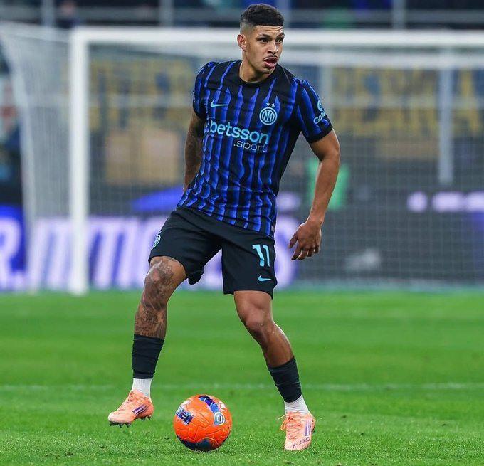 <p>Transfer &ccedil;alışmalarını s&uuml;rd&uuml;ren Beşiktaş, Inter forması giyen Luis Henrique'yi kadrosuna katma istiyor.<br />
<br />
Inter, Dumfries'in sakatlığı nedeniyle ayrılığı d&uuml;ş&uuml;nmese de Beşiktaş şartlarını zorlayacak.<br />
<br />
(FANATİK)</p>
