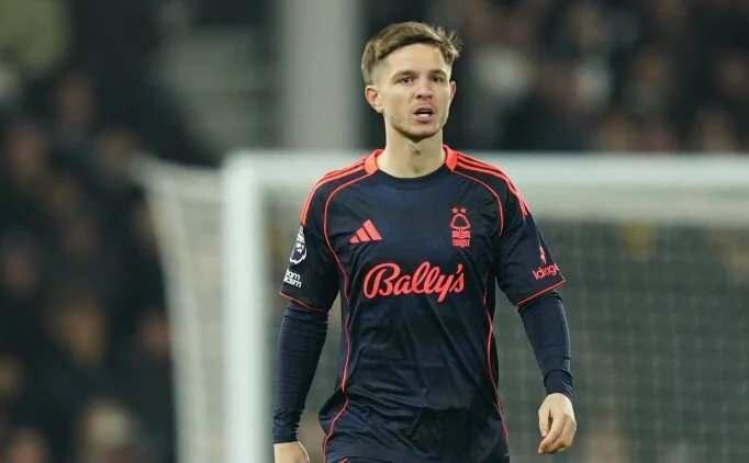 <p>Beşiktaş, Rafa Silva'nın yerini Nottingham Forest'tan James McAtee'yle doldurmak istiyor.<br />
<br />
McAtee'yi isteyen kul&uuml;pler arasında Porto ve Strasbourg da yer alıyor.<br />
<br />
(FANATİK)</p>
