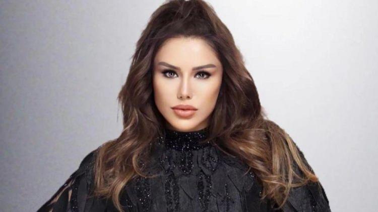 <p>Yıllardır yaptırdığı estetik operasyonlarla g&uuml;ndemden d&uuml;şmeyen &uuml;nl&uuml; şarkıcı Ceylan, d&ouml;nem d&ouml;nem adeta bambaşka biri olarak hayranlarının karşısına &ccedil;ıkıyor.&nbsp;</p>
