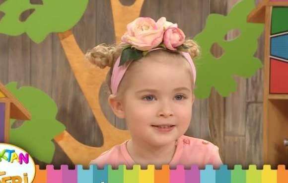 <p>Daha &ouml;nce&nbsp;Hercai, Masal Zamanı, Afacanlar Kampta ve Pera Palas'ta Gece Yarısı gibi bir&ccedil;ok projede boy g&ouml;steren Ebrar Demirbilek şimdi de Efes'in Sırları filmi i&ccedil;in kamera karşısına ge&ccedil;ti.&nbsp;</p>
