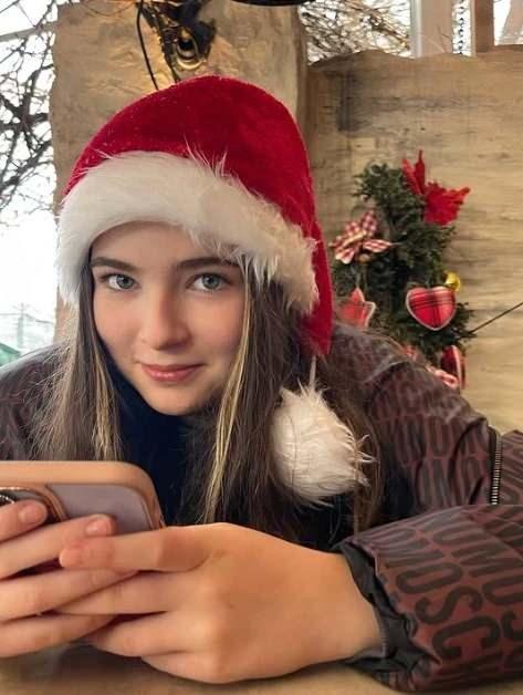 <p>&Ccedil;ocuk yıldıza sosyal medyada; <strong>'Hala &ccedil;ok g&uuml;zel', Kocaman olmuş', 'Nasıl da b&uuml;y&uuml;m&uuml;ş' </strong>gibi yorumlar yapıldı. <strong>İşte &ccedil;ocuk yıldızın son hali</strong></p>
