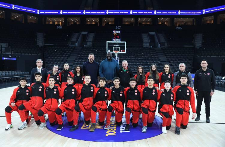 <p>Sosyal medyada olduk&ccedil;a ilgi &ccedil;eken buluşmadan paylaşılan diğer kareler ş&ouml;yle:</p>
