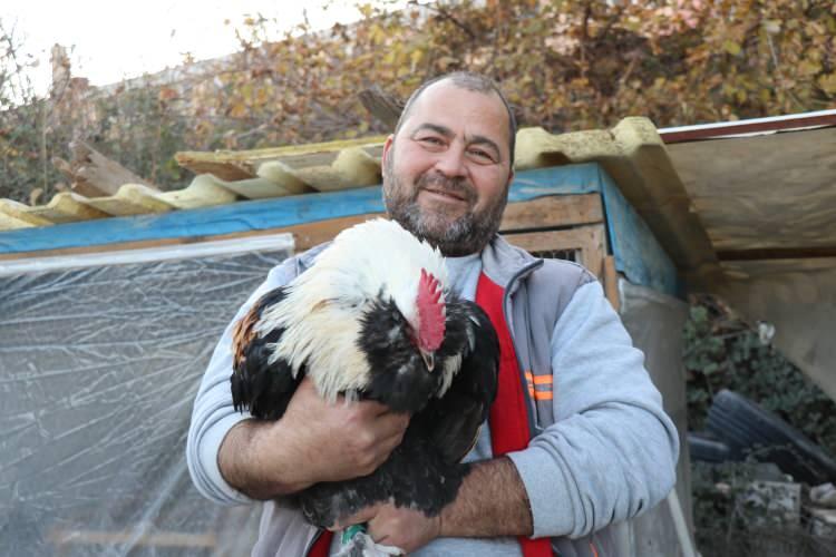 <p>&nbsp;</p>

<p>Bu yumurtaları &ouml;zenle kulu&ccedil;kaya yatıran Birsin, farklı ırklarda egzotik tavuklar yetiştiriyor. Yoğun bir tempoda &ccedil;alışan Birsin, bu tutkusunu iş hayatıyla birleştirmeyi başardı.</p>

<p>&nbsp;</p>
