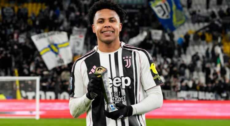 <p>Beşiktaş, ayrılıkların ardından orta sahaya takviye i&ccedil;in Juventuslu Weston McKennie'yi g&uuml;ndemine aldı.<br />
<br />
(FANATİK)</p>
