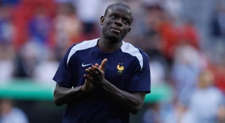 <p>Al-Ittihad'ın 10 milyon Euro bonservis talep ettiği N'Golo Kante i&ccedil;in Fenerbah&ccedil;e 4 milyon Euro teklif ediyor. Sarı-lacivertli ekip, 34 yaşındaki oyuncu i&ccedil;in y&uuml;ksek bedel &ouml;demeyi d&uuml;ş&uuml;nm&uuml;yor.<br />
<br />
(FANATİK)</p>
