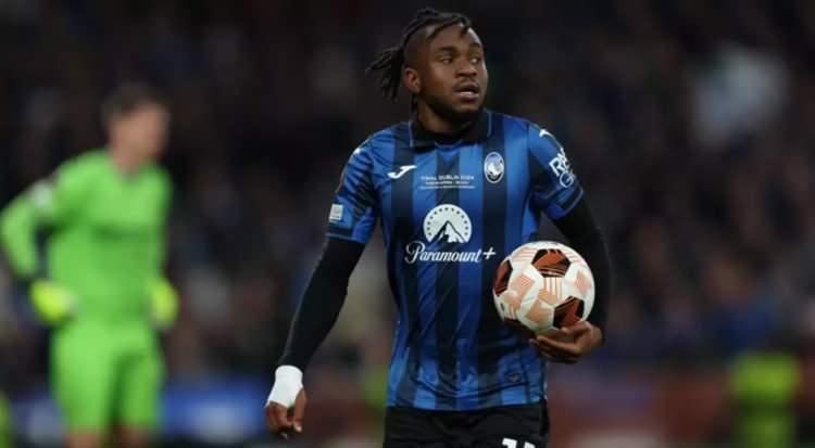 <p>Noa Lang'ı İstanbul'a getiren Galatasaray'da sırada Lookman ve Onyedika transferleri var.<br />
<br />
2 transferi ikna işi de Victor Osimhen'de.<br />
<br />
(FOTOMA&Ccedil;)</p>
