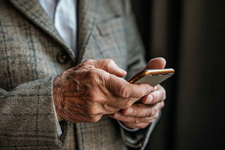 <p><strong><span style="color:#B22222">1) &Ccedil;İN:</span> 1,8 milyar</strong></p>
