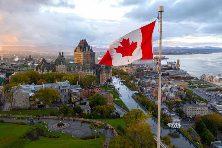 <p>Kanada: Yaklaşık 7 saat 58 dakika</p>

<p>&nbsp;</p>
