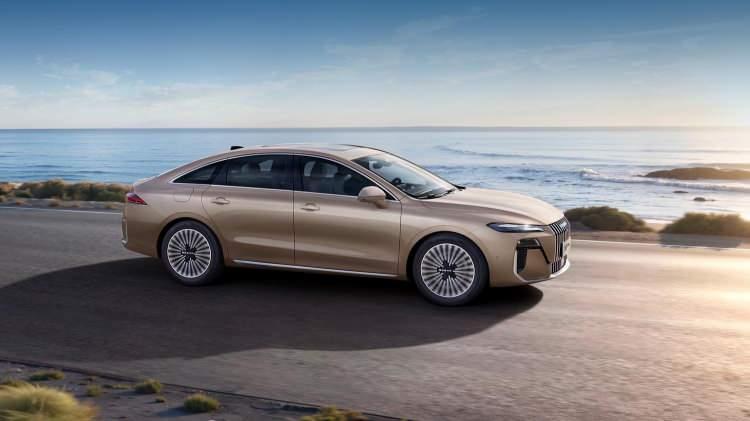 <p><strong>Roewe M7 DMH'nin T&uuml;rkiye'de satışa sunulması durumunda fiyatının yaklaşık 1 milyon 100 bin TL olması bekleniyor.</strong></p>
