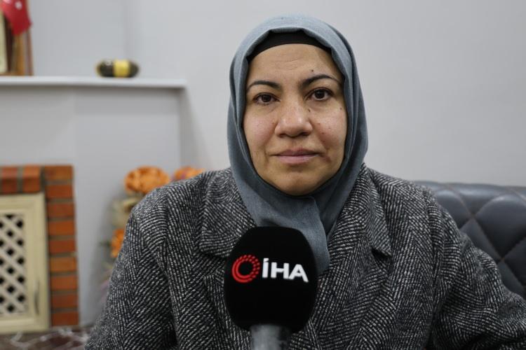 <p>Daha sonra Ayşeg&uuml;l Dağ, 16 yıllık birikiminin yanı sıra yakınlarından altın ve nakit borcu alarak parayı denkleştirdi. İki taraf tapuda buluştu ve işlemlere başladı. Parayı telefondan şahsın dediği ibana g&ouml;ndermeye &ccedil;alışan Dağ, onaylanmaması &uuml;zerine bankanın şubesine giderek g&ouml;nderdi. Şahıstan son olarak <strong><em>"Abla yetiş tapuya"</em></strong> mesajı alan ve tapuya giden Dağ, ev sahibine parayı g&ouml;nderdiğini s&ouml;yledi.</p>

<p>Ev sahibi ise kendisine para gelmediğini ifade etti. Ardından dolandırıldığını anlayan Dağ ailesi polis merkezine giderek şikayet&ccedil;i oldu.&nbsp;</p>
