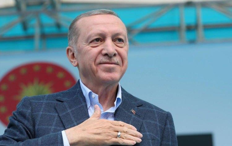 <p><span style="color:#B22222"><strong>RECEP TAYYİP ERDOĞAN:</strong></span></p>

<p>Y&uuml;zde 42,5</p>

