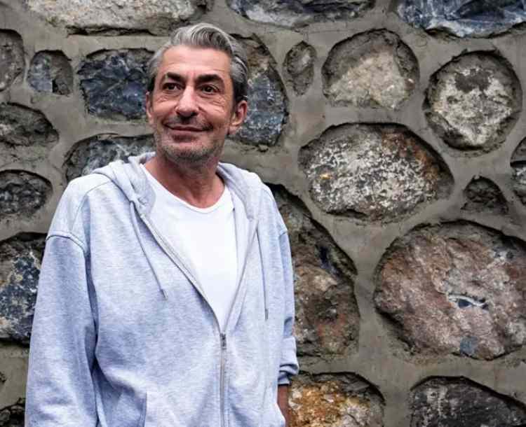 <div>"ANNEM O Y&Uuml;ZDE &Ouml;LD&Uuml;"</div>

<div>&nbsp;</div>

<p>"Zor bir hastalık yaşadı annem. Allah kimseye vermesin. Olana da yardım etsin. Alzheimer &ccedil;ok zor bir hastalıkmış. Annem o y&uuml;zden &ouml;ld&uuml;." diyerek yaşadığı s&uuml;reci anlatan Petekkaya, annesinin kendisini unuttuğu anı ilk kez paylaştı.</p>
