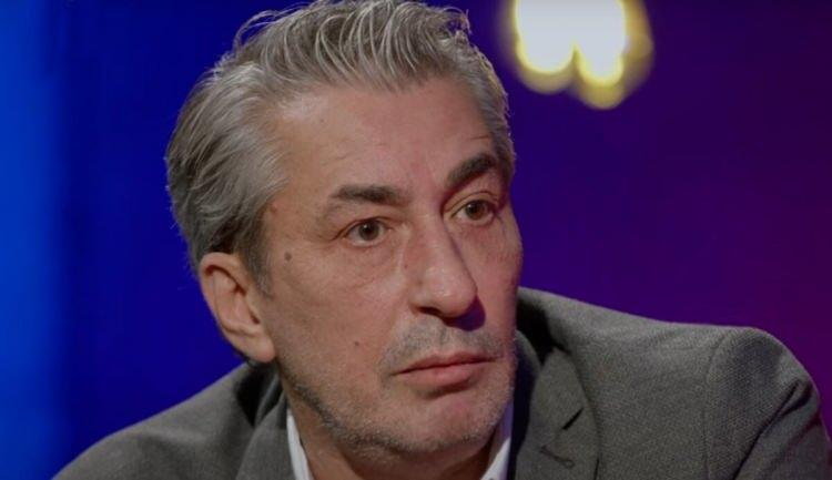 <p>Kariyeri, projeleri ve &ouml;zel yaşantısı hakkında konuşan Petekkaya, ailesinden bahsederken duygusal anlar yaşadı.</p>
