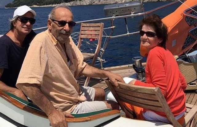 <p>Annesi Şerife Petekkaya'yı Alzheimer hastalığı nedeniyle 2020 yılında, demans hastası babası Akın Petekkaya'yı ise 2024 yılında kaybeden &uuml;nl&uuml; oyuncu, anne ve baba acısının hi&ccedil;bir zaman silinmediğini dile getirdi.</p>
