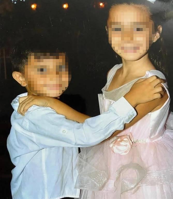 <p>Altunbaş daha sonra silahı başına dayayıp ateşledi. Silah seslerini duyan komşuların ihbarıyla adrese polis ve sağlık ekipleri sevk edildi. Eve giren ekipler, baba ile 2 &ccedil;ocuğunu kanlar i&ccedil;erisinde buldu.</p>

<p>Sağlık g&ouml;revlilerinin kontrol&uuml;nde 3 kişinin de hayatını kaybettiği belirlendi. Ada ve Mert kardeşler, Seyhan il&ccedil;esi Karayusuflu Mezarlığı'nda toprağa verilirken, Sergen Altunbaş'ın cenazesi ise Hadırlı Mezarlığı'nda defnedildi.</p>
