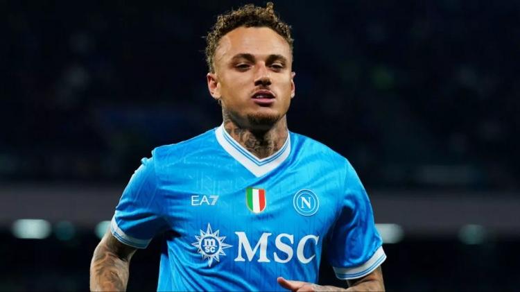 <p>Galatasaray, Napoli'nin Hollandalı yıldızı Noa Lang'ın kiralanması konusunda İtalyan ekibiyle el sıkıştı.<br />
<br />
Sarı kırmızılı ekip, Hollandalı futbolcuyu kiralık olarak kadrosuna katacak.<br />
<br />
​(TRT SPOR)</p>
