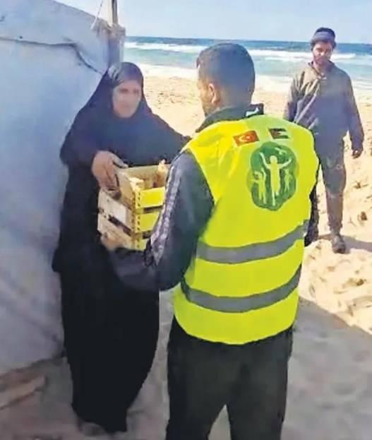 <p><strong>Her battaniye biraz sıcaklık, her &ccedil;adır biraz g&uuml;ven, her mont ve yakacak daha g&uuml;&ccedil;l&uuml; bir dayanma umudu demek.</strong></p>
