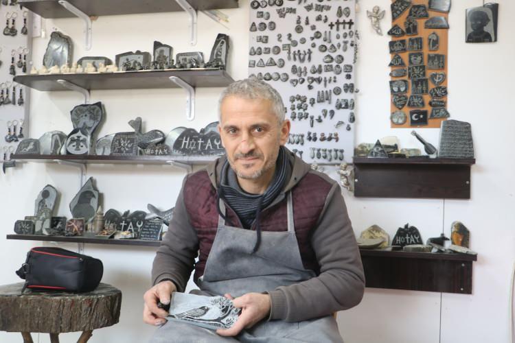 Hatay'da 4 mesleği olan adam 25 yıldır ekmeğini taştan &ccedil;ıkarıyor!