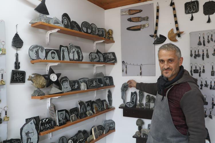 Hatay'da 4 mesleği olan adam 25 yıldır ekmeğini taştan &ccedil;ıkarıyor!