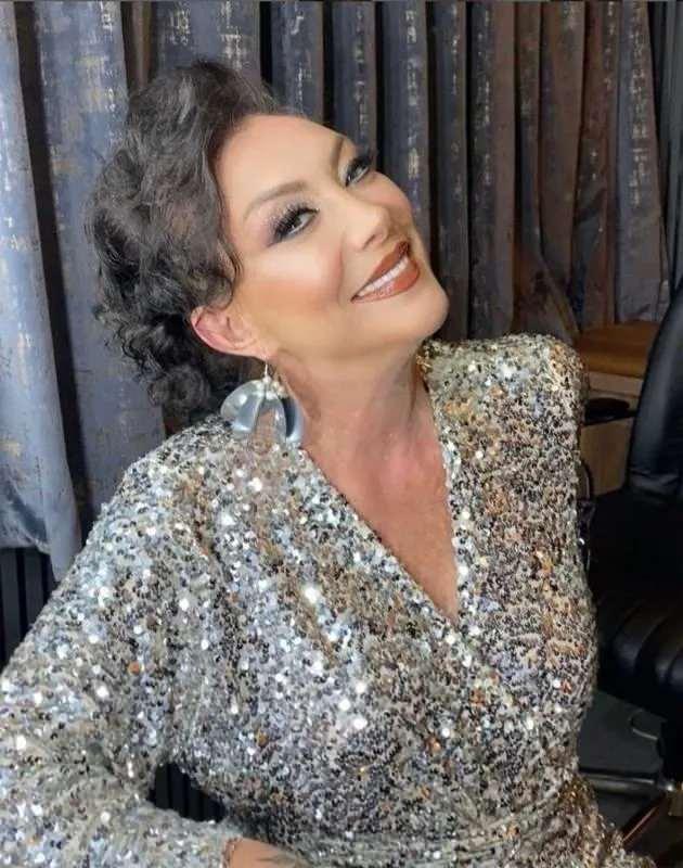 <p><strong>"G&uuml;ll&uuml;" sahne adıyla tanınan arabesk m&uuml;ziğinin g&uuml;&ccedil;l&uuml; sesi G&uuml;ll&uuml; Tut'un ş&uuml;pheli &ouml;l&uuml;m&uuml;yle ilgili y&uuml;r&uuml;t&uuml;len soruşturma kapsamında Yalova Adliyesi'ne gelen oğlu Tuğberk Yağız G&uuml;lter, a&ccedil;ıklamalarda bulundu.</strong></p>
