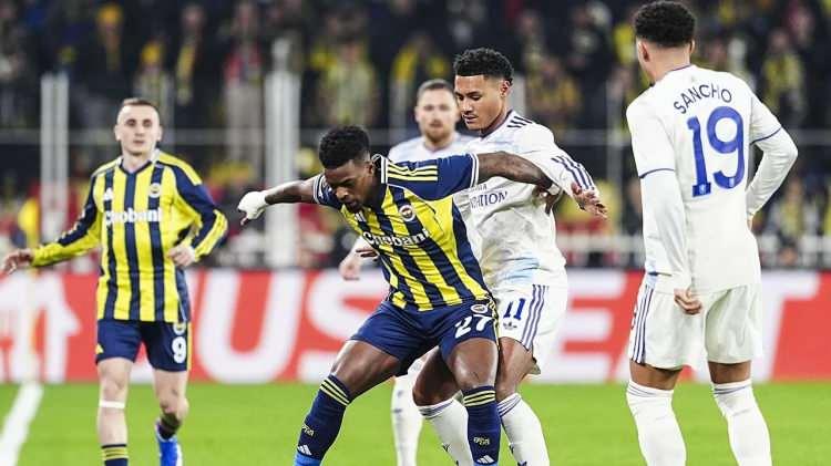 <p>Sarı-lacivertliler, 11 puan topladığı ligde &uuml;st sıralardaki takımların puan kayıplarına bağlı olarak matematiksel anlamda ilk 8'e girme şansını da s&uuml;rd&uuml;rd&uuml;.</p>
