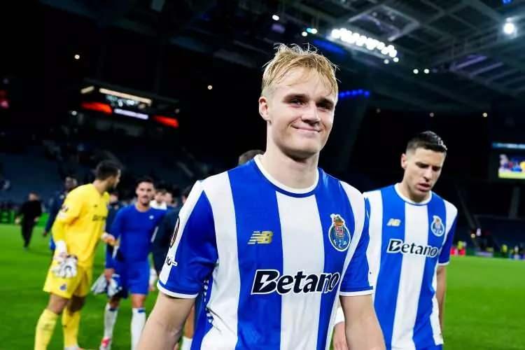 <p>9-&nbsp;Porto | 14 Puan | 4 Averaj</p>
