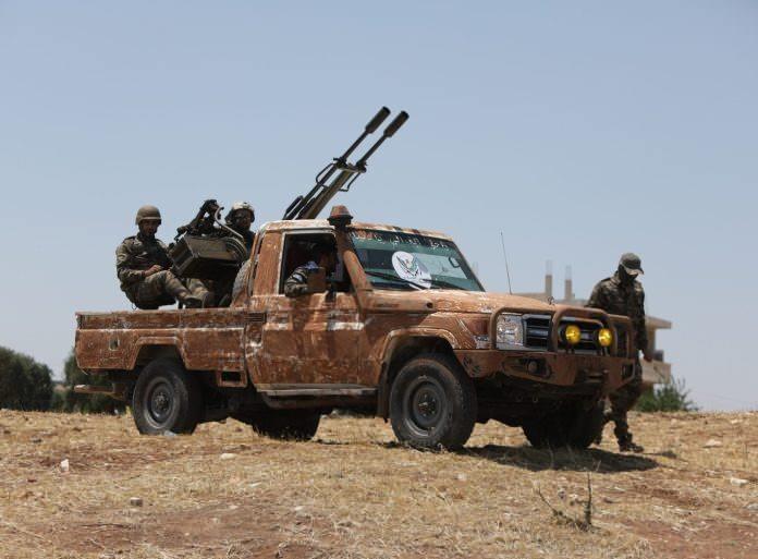 <p>Ter&ouml;r &ouml;rg&uuml;t&uuml;n&uuml;n bazı maddelerin uygulanmasına yanaşmaması nedeniyle, cephe hatlarında Suriye ordusu ile YPG/SDG unsurları arasında zaman zaman &ccedil;atışmalar yaşandığı bildiriliyor.</p>
