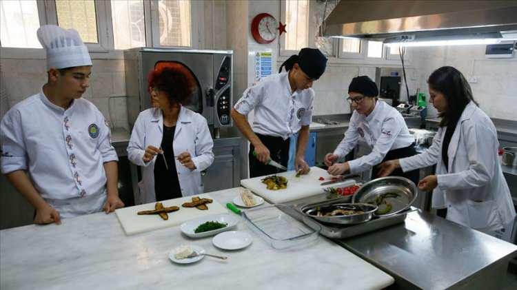 <p><strong>Turizm ve Otelcilik Elemanı: 79 bin 913 a&ccedil;ık iş</strong></p>

<p>&nbsp;</p>
