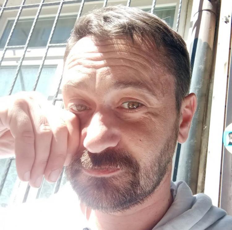 <p><span style="color:#A52A2A"><strong>Ş&Uuml;PHELİ &Ouml;L&Uuml;MLE İLGİLİ SORUŞTURMA BAŞLATILDI&nbsp;</strong></span></p>

<p>&nbsp;</p>

<p>Cumhuriyet savcısı ve olay yeri inceleme ekiplerinin &ccedil;alışmalarının ardından Goss&rsquo;un cenazesi Adli Tıp Kurumu morguna kaldırıldı.</p>

<p>&nbsp;</p>

<p>Savcılık ş&uuml;pheli &ouml;l&uuml;mle ilgili soruşturma başlattı.</p>
