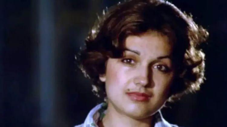 <p><strong>"Meraklı K&ouml;fteci" filminin yanı sıra Zeki Alasya ve Metin Akpınar ile "Aslan Bacanak" filmindeki rol&uuml;yle de &ccedil;ok beğenilen &uuml;nl&uuml; isim, bir anda oyunculuğu bırakarak adeta sırra kadem basmıştı.</strong></p>
