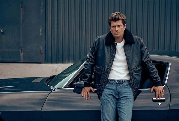 <p><strong>"Aşk-ı Memnu", "Kuzey G&uuml;ney", "Cesur ve G&uuml;zel", "&Ccedil;arpışma" ve son olarak da "Aile" gibi birbirinden başarılı yapımlarla adından s&ouml;z ettiren Kıvan&ccedil; Tatlıtuğ, şimdilerde yeni projesiyle g&uuml;ndemr geldi.</strong></p>
