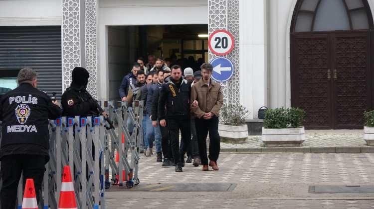 Kocaeli'de "kadın" olup vurgun yaptılar: 61 ş&uuml;pheliden 24'&uuml; tutuklandı