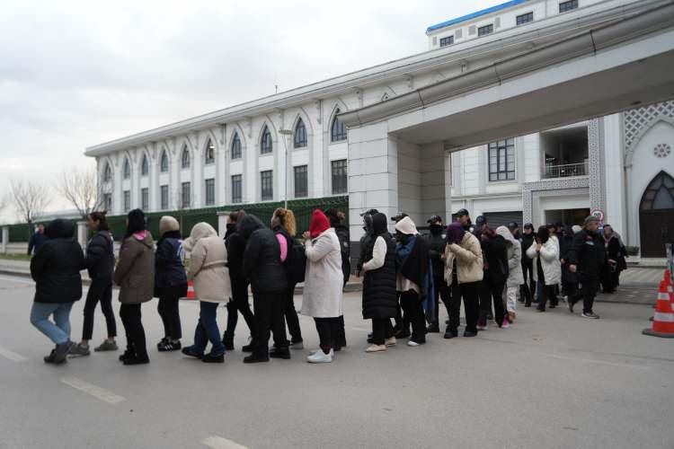 Kocaeli'de "kadın" olup vurgun yaptılar: 61 ş&uuml;pheliden 24'&uuml; tutuklandı