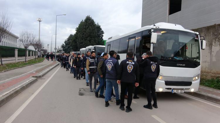 Kocaeli'de "kadın" olup vurgun yaptılar: 61 ş&uuml;pheliden 24'&uuml; tutuklandı