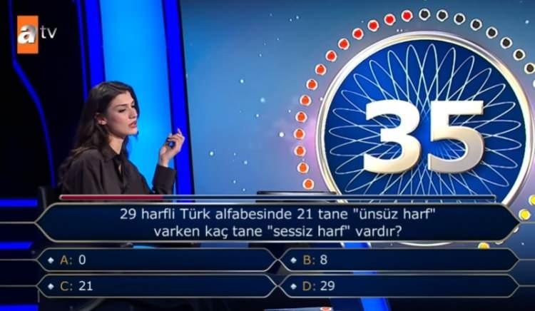 <p><strong>Heyecanına yenik d&uuml;şen Demirci, yanıt vermekte zorlanınca seyirci joker hakkını kullanma kararı aldı.</strong></p>
