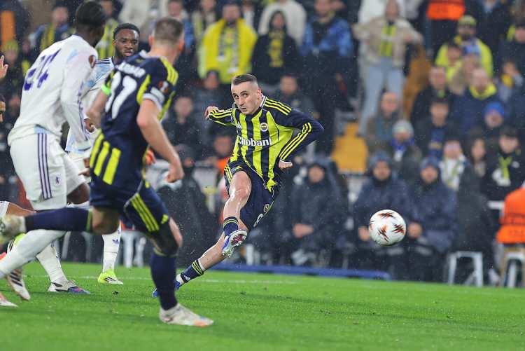 <p>Matematiksel olarak ilk 8 ihtimali bitmeyen ancak mucizelere kalan sarı-lacivertlilerin yoluna play-off turundan devam etmesi bekleniyor.</p>
