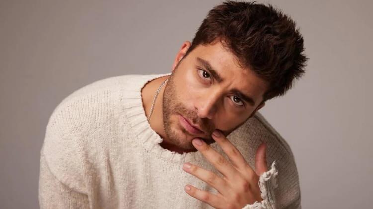 <p><strong>İstanbul Cumhuriyet Başsavcılığı tarafından &uuml;nl&uuml; isimlere y&ouml;nelik y&uuml;r&uuml;t&uuml;len uyuşturucu soruşturmasında uyuşturucu test sonucu pozitif &ccedil;ıkan oyuncu Doğukan G&uuml;ng&ouml;r, Kızılcık Şerbeti dizisi kadrosundan &ccedil;ıkarıldı.</strong></p>
