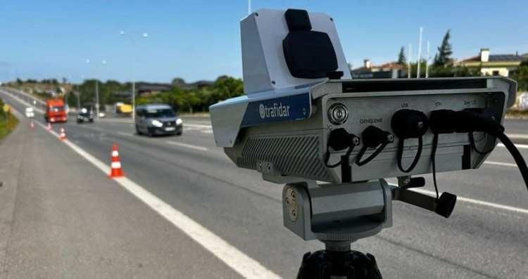 <p>Kat edilen mesafe ile ge&ccedil;en s&uuml;re karşılaştırılarak ara&ccedil;ların ortalama hızları net bi&ccedil;imde ortaya konuluyor.</p>

<p>&nbsp;</p>
